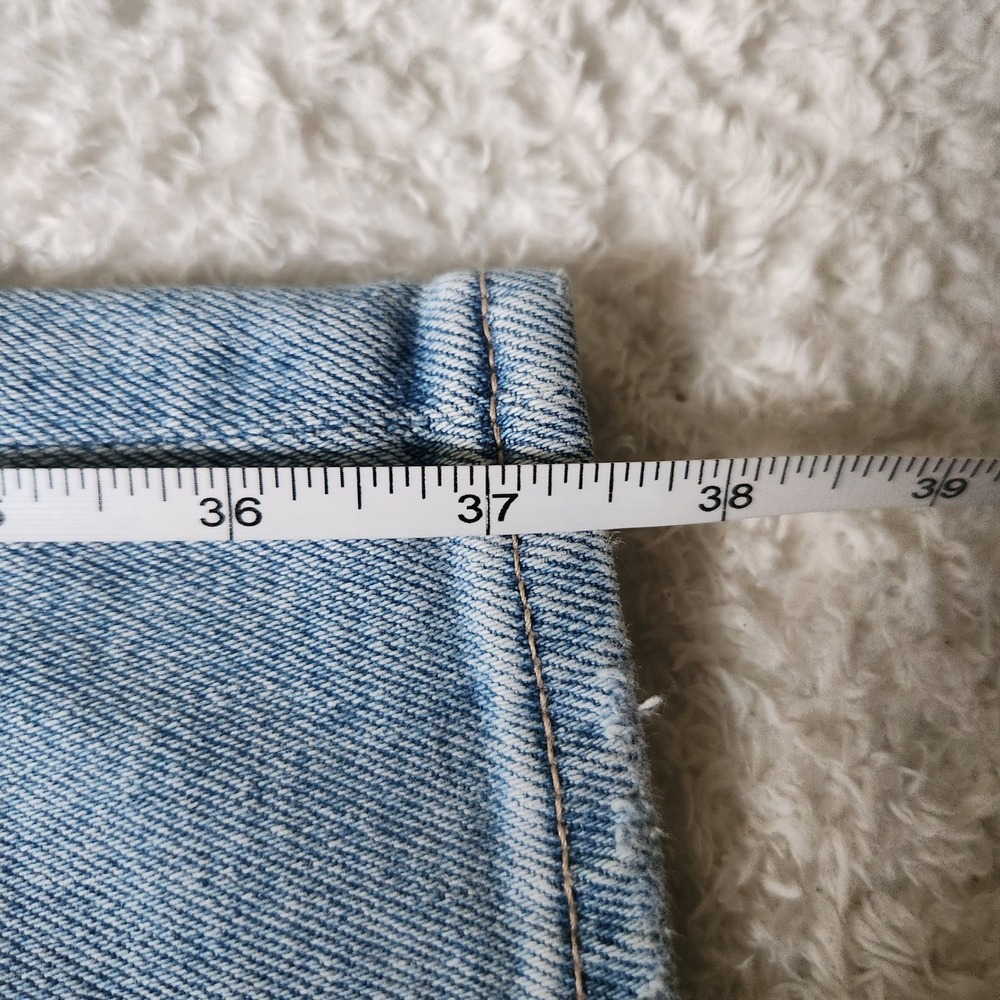 American Eagle Mom Straight Jean Light Wash Distressed Ripped Size 6 Regular - Picture 8 of 9